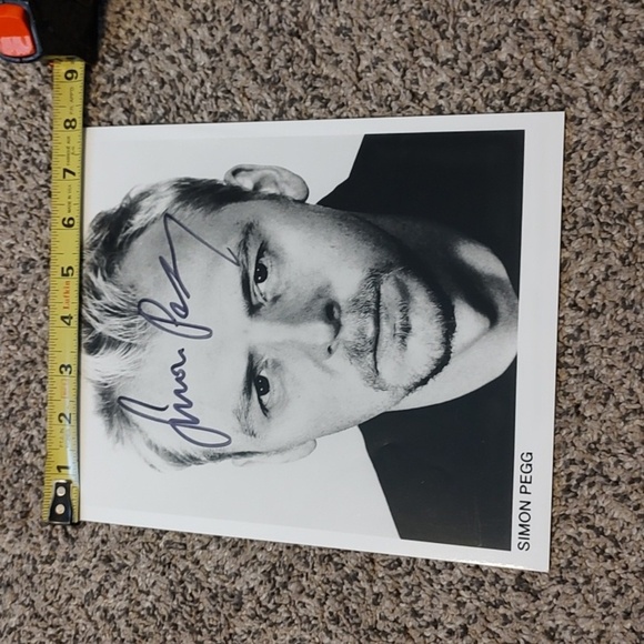 SIMON PEGG Signed Black and White - Picture 4 of 5